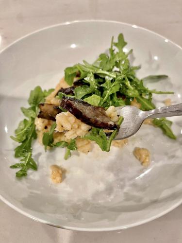 AWN-Original-Photos Oven-Risotto-with-Garlic-Roasted-Mushrooms-and-Arugula 2022.08.31